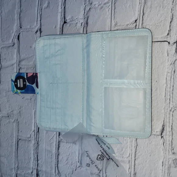 Vera Bradley travel floral wallet - Picture 4 of 8